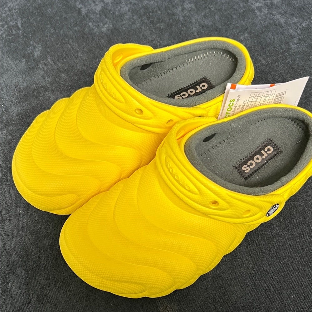 BNWT CROCS Classic Lined Overpuff Clog